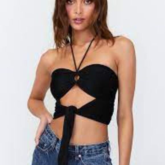 LORIELLA RING DETAIL CROP TOP (2) - Picture 2 of 11